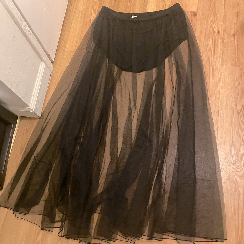Long black plus size tulle skirt with split